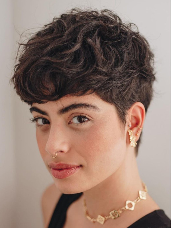 Korte Krullende Pruiken Remy Menselijk Haar Bruine Boycuts 6" Pruiken