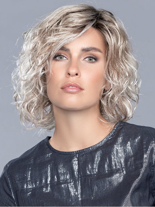 Kinlange Gelaagde Blonde Krullende Synthetische Pruiken