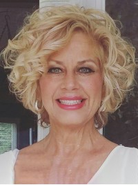 Blonde Korte Golvende Kaploze Pruiken