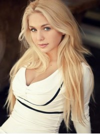 Centrale Scheiding Blonde Rechte Lange Kaploze Pruiken Van Echt Haar 24 Inch
