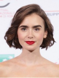 Lily Collins Korte Golvende Bob Pruiken Met Kanten Voorkant