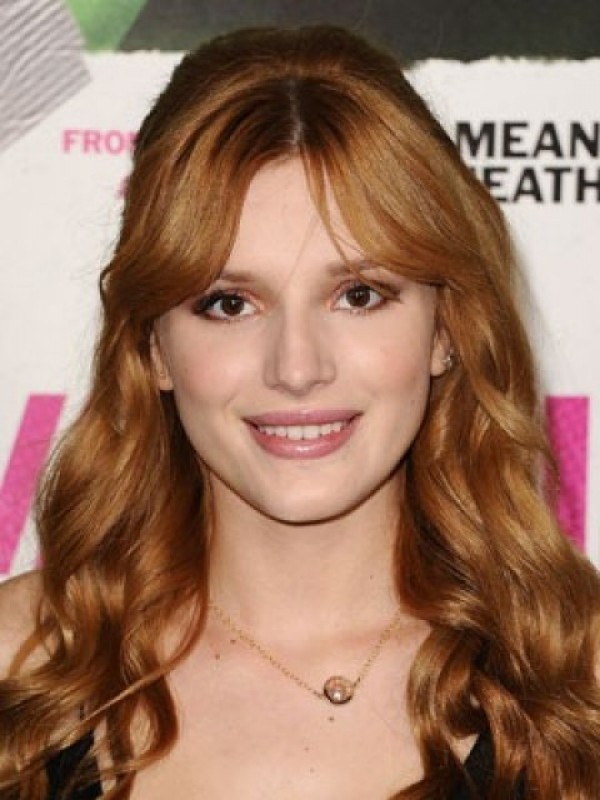 Bella Thorne Synthetische Pruiken Met Centrale Scheiding En Lange Golvende Kanten Voorkant