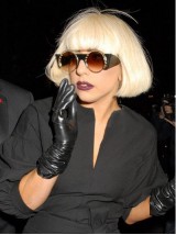 Lady Gaga Bob-Stijl Korte Rechte Synthetische Kaploze Pruiken Met Pony