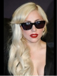 Lady Gaga Blonde Lange Golvende Kaploze Synthetische Pruiken Met Pony Aan De Zijkant