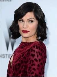 Jessie J Bob-Stijl Korte Golvende Monofilament Pruiken Van Echt Haar Met Pony Aan De Zijkant