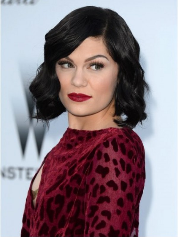 Jessie J Bob-Stijl Korte Golvende Monofilament Pruiken Van Echt Haar Met Pony Aan De Zijkant