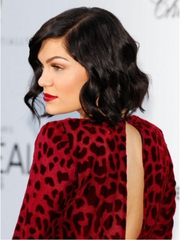 Jessie J Bob-Stijl Korte Golvende Monofilament Pruiken Van Echt Haar Met Pony Aan De Zijkant