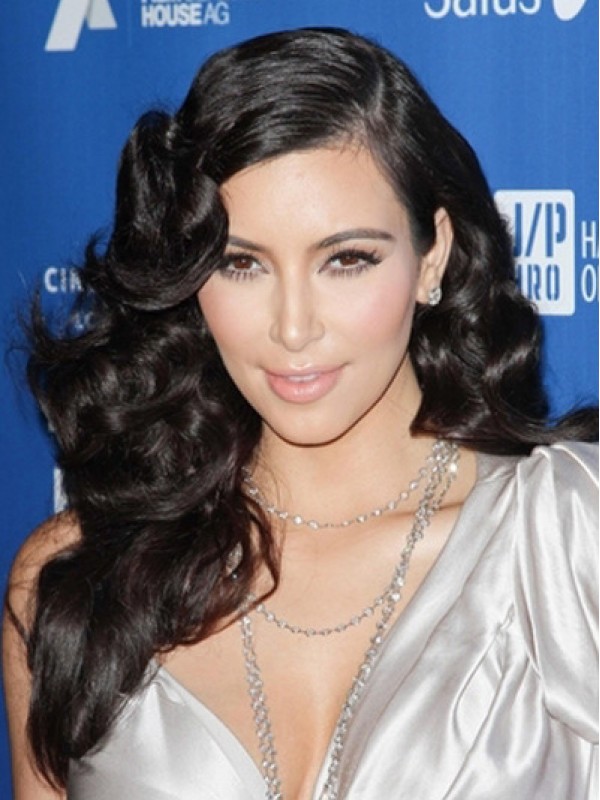 Kim Kardashian Lange Zwarte Krullende Synthetische Pruiken Met Kant En Pony Aan De Zijkant