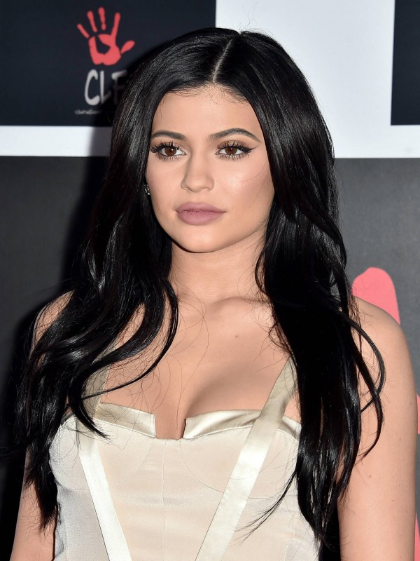 Kylie Jenner Zwarte Middenscheiding Lange Rechte Pruiken Met Kanten Voorkant