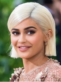 Kylie Jenner Korte Rechte Bob-Stijl Synthetische Pruiken Met Kant En Pony Aan De Zijkant