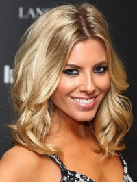 Gelaagde Blonde Middenscheiding Lange Golvende Synthetische Lace Front Pruik 16 Inch
