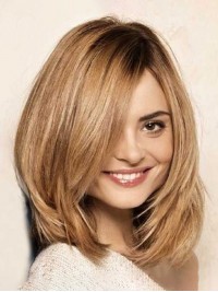 Gelaagde Blonde Korte Rechte Kaploze Pruiken Van Echt Haar Met Pony Aan De Zijkant 9 Inch
