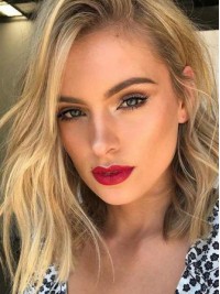 Middellange Blonde Golvende Kaploze Pruiken Van Echt Haar Met Babyhaartjes 14 Inch