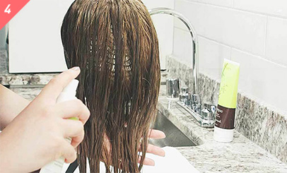 Stap 4a: Synthetisch haar conditioneren Stap 4a: Synthetisch haar conditioneren